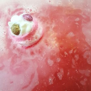All That Glitters Bath Bomb, 160g - Bomb Cosmetics